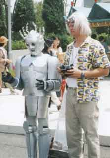 写真：博士と助手ロボットらしい