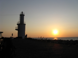 夕方の戸田岬の灯台